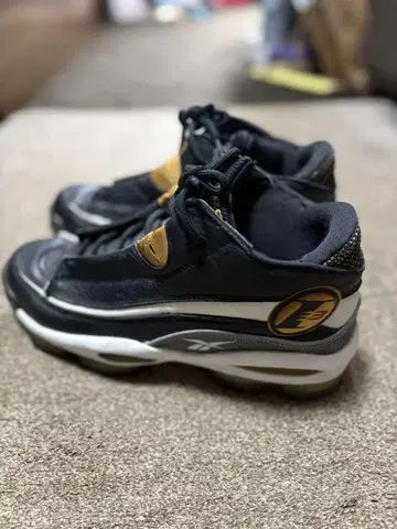 Reebok answer 농구화 블랙/골드