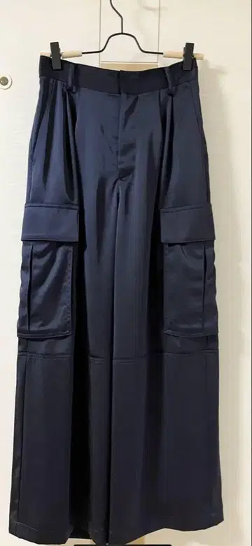 FRAY I.D 새틴 카고 팬츠