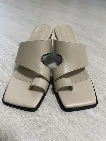 FRAY.ID 스퀘어토 플립플랍