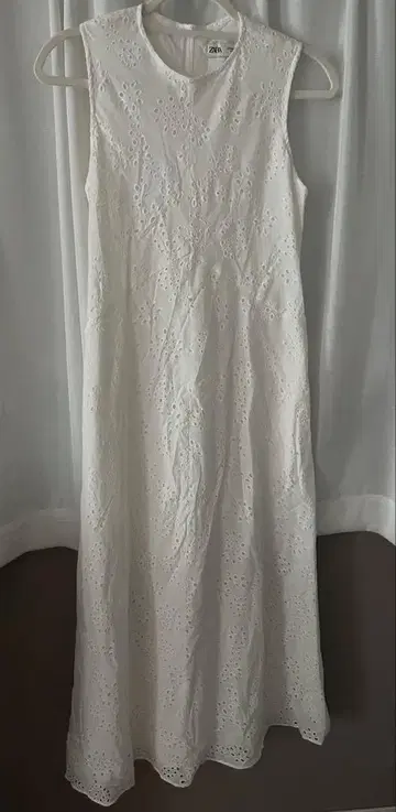 ZARA 자수 화이트 슬리브리스 롱 원피스