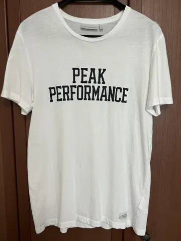 Peak Performance 화이트 로고 티셔츠 L 사이즈