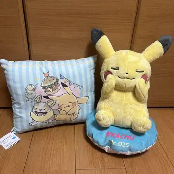 피카츄 봉제 인형과 쿠션 세트