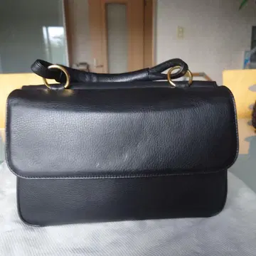 블랙 가죽 숄더백