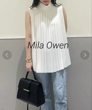 Mila Owen 하이넥 프론트 플리츠 블라우스