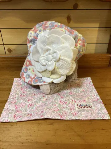 Shoko 씨 꽃무늬 자수 헌팅 캡 & 수납 가방
