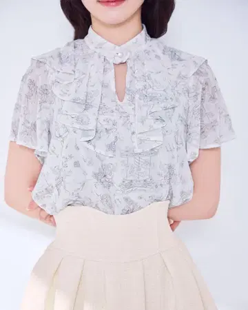 미셸 마카롱 로열 케이프 칼라 블라우스 그레이