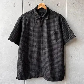 VANHEUSEN 반팔 체크 무늬 셔츠