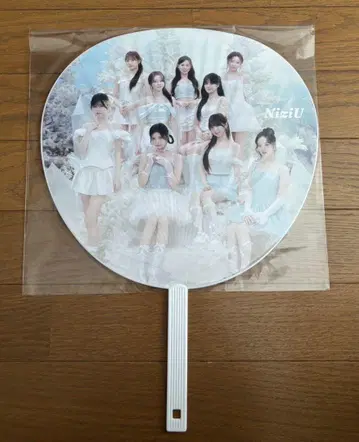 새상품 NiziU AWAKE 부채 전 멤버 굿즈