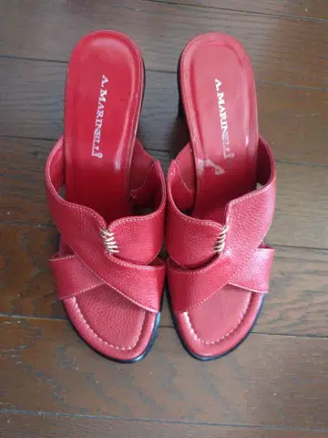 A.MARNELLI 레드 뮬 미디엄 힐