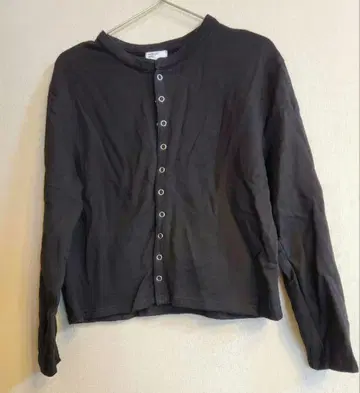 멀로이큐 스냅 가디건 BLACK 깔끔한 촉감