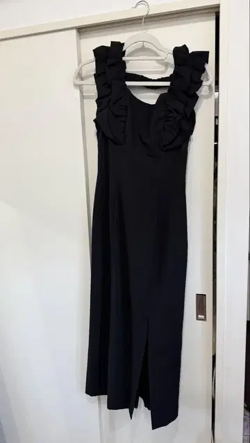 snidel 프릴 장식 블랙 원피스