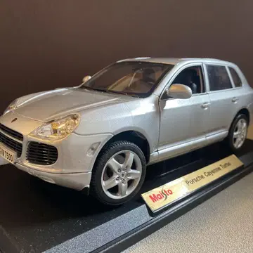1/18 포르쉐 카이엔 터보