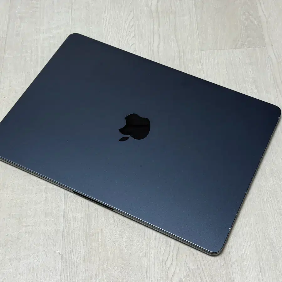 現状品】MacBook Air（M2,2022）256GB/8GB〈MLXY3J/A〉(4