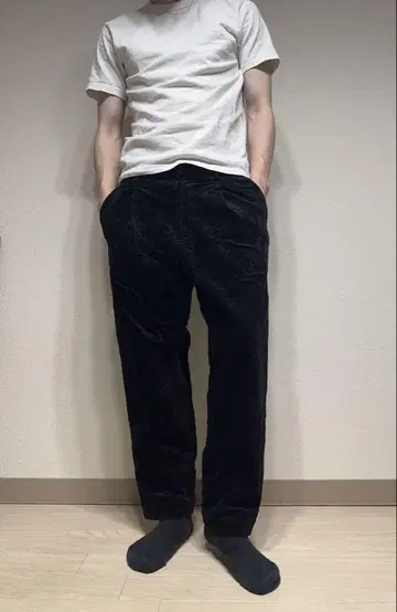 블랙 코듀로이 캐주얼 팬츠