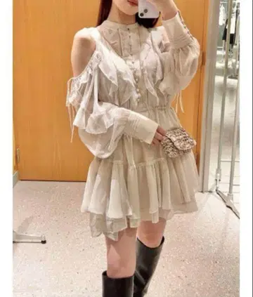 snidel 프릴 쉬폰 미니 원피스 아이보리