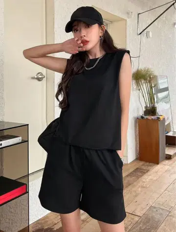 블랙 슬리브리스 셋업 프리 사이즈