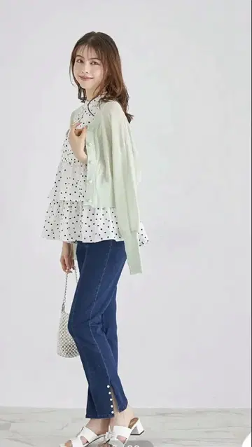 미사용 새상품 toccocloset 펄 단추 시어 라메 니트 가디건