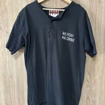 WEIRDO 블랙 헨리넥 티셔츠