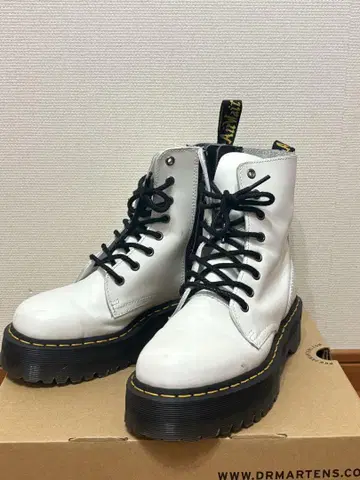 닥터마틴 Dr.Martens JADON 통굽 화이트 가죽 부츠