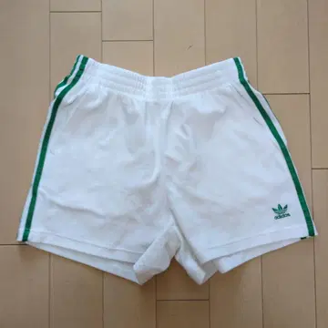 아디다스 화이트 숏 팬츠 그린 스트라이프