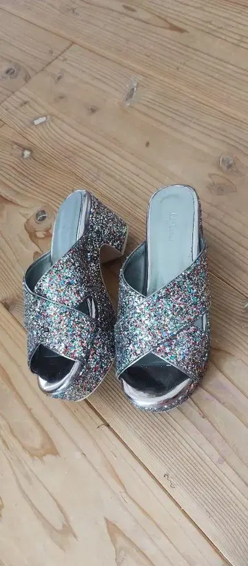 글리터 실버 라메 통굽 플랫폼 뮬