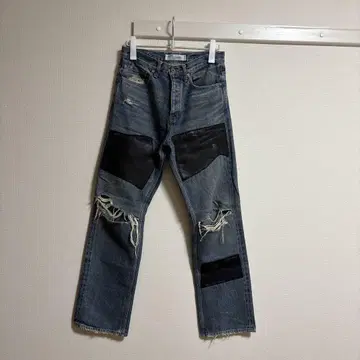 PAINTED & LEATHER PATCH SLIM DENIM PANTS