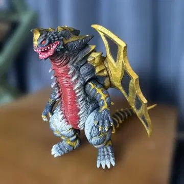 괴수 피규어 날개 포함 약 15cm