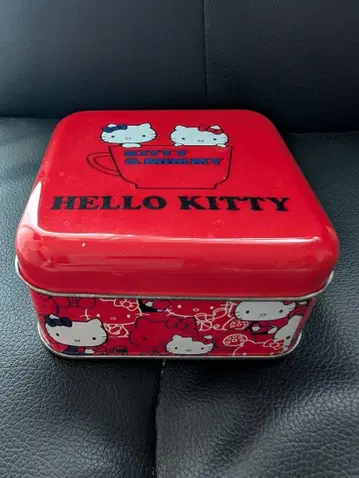HELLO KITTY 사각형 캔 빨간색