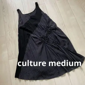 culture medium 이소재 & 셔링 데코 슬리브리스 원피스