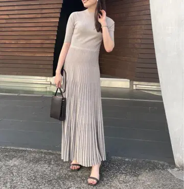 애뉴언스 보틀넥 시어 원피스