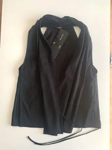 마시모두띠 블랙 베스트, 조끼