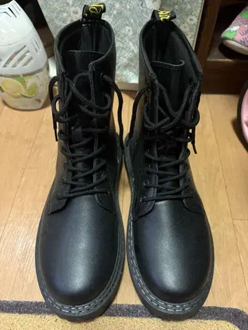 블랙 레이스업 부츠 새상품급