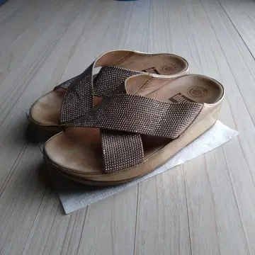 핏플랍 메탈릭 골드 비쥬 크로스 샌들 골드