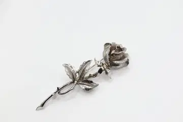 BOUCHER MODELE DEPOSE 장미 모티브 브로치