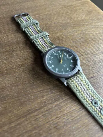 Knot 티타늄 손목시계 (날짜 표시)