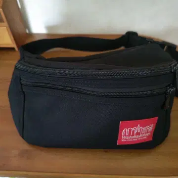 Manhattan Portage 블랙 바디백