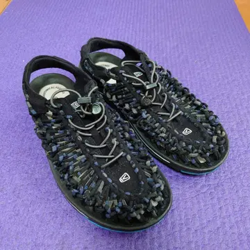 새상품급 킨 KEEN 샌들 남성용 UNEEK ROUND CORD 28cm