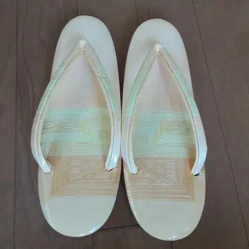 크림색 무늬가 있는 조리 약 23cm