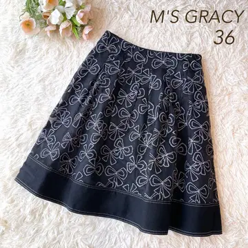 새상품급 M'S GRACY 리본 무늬 린넨 플레어 스커트 블랙 36