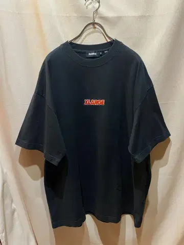 XLARGE 빅 실루엣 로고 자수 티셔츠 블랙