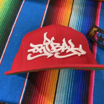 TRIBAL 빨간색 캡 자수 그래피티풍 로고