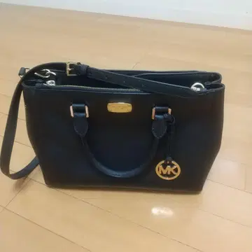 마이클코어스 블랙 숄더백