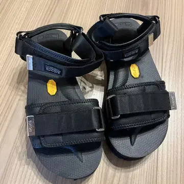 SUICOKE / 통굽 샌들