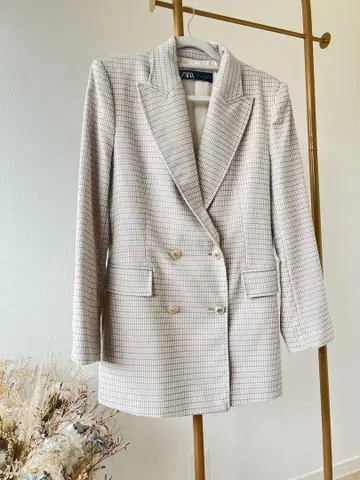 ZARA 체크 무늬 버튼 재킷