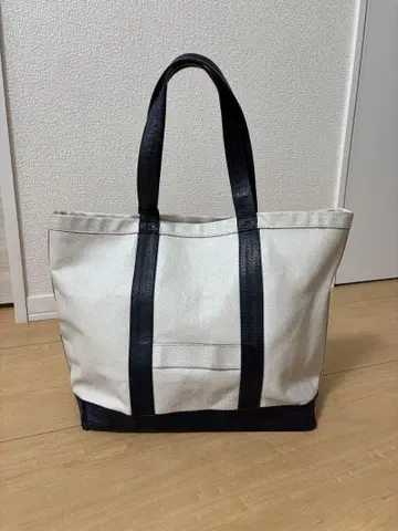 친콴타 이탈리아제 가죽 토트백 화이트 네이비