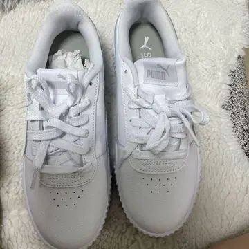 Puma 화이트 스니커즈