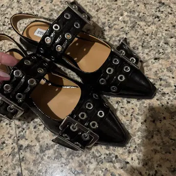STEVE MADDEN 블랙 샌들