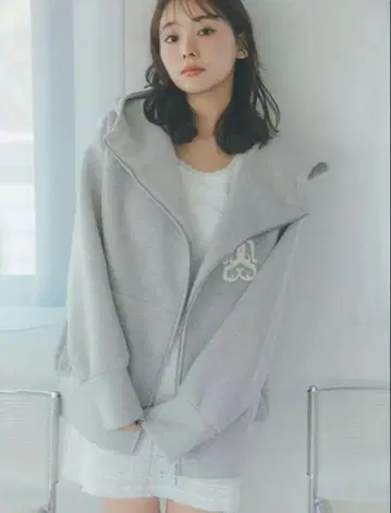SNIDEL 볼륨 후드티 2025년 제작