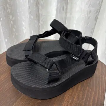 Teva 통굽 스포츠 샌들 블랙 22cm