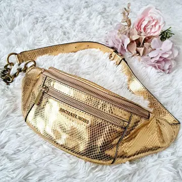 [레어] 새상품급 MICHAEL KORS 바디백 골드 금 로고